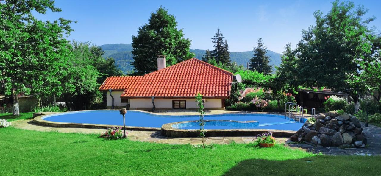 Хаджикольовата Къща Villa Медвен Екстериор снимка